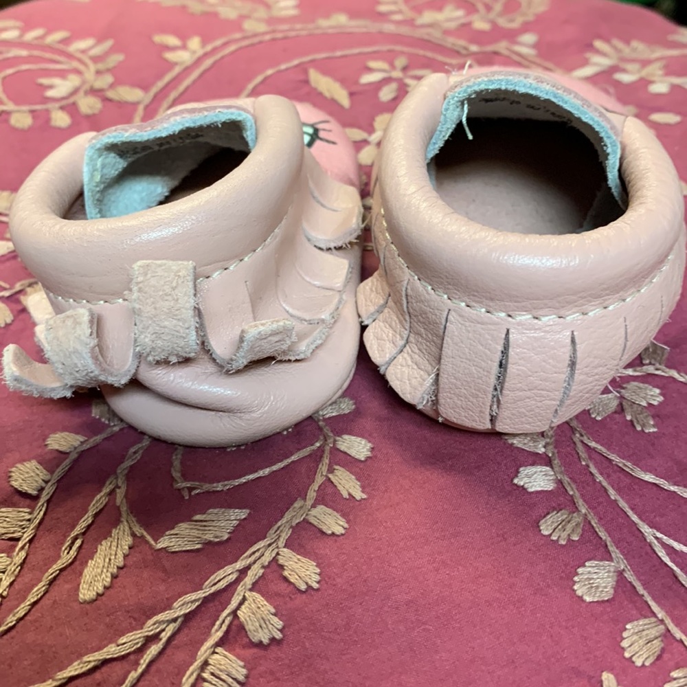 Size 3 freshly picked Mocs pink hello kitty - Picture 3 of 5